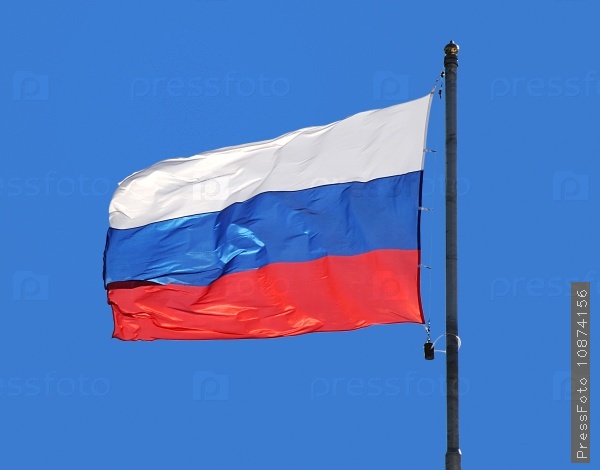 Фотография на тему Национальный флаг России на фоне неба | PressFoto