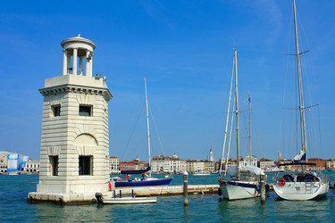 Similar image 10884215