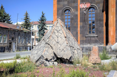 Купол Храма Христа Всеспасителя, упавший во время Спитакского землятресения в 1988. Гюмри, Армения - Ivan Varyukhin