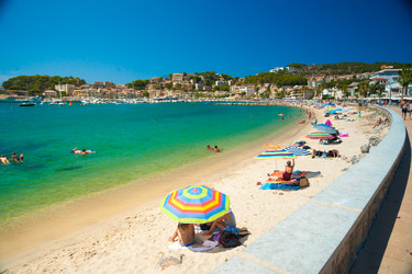 Similar image 11046378