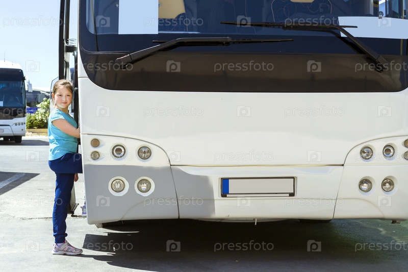 Фотография на тему Современный белый туристический автобус | PressFoto
