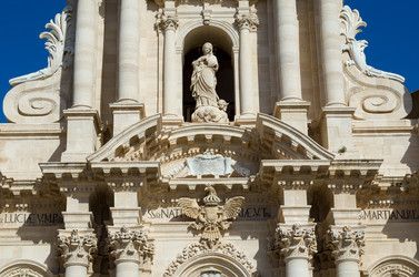 Similar image 11911075