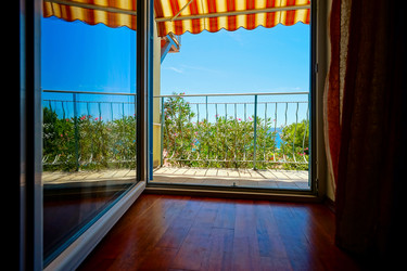 Similar image 11897296