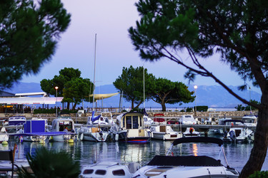 Similar image 11897368