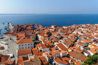 Similar image 12593037