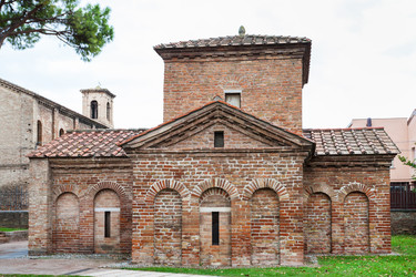 Similar image 12595189