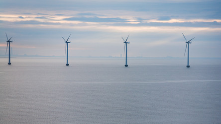 Similar image 12595336