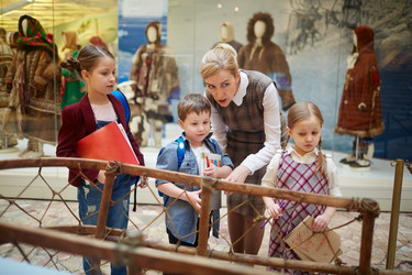 Similar image 12596693