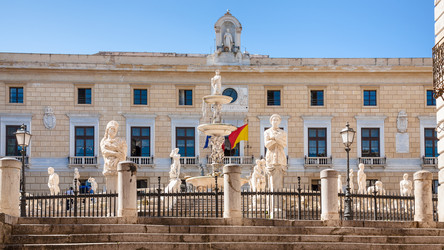 Similar image 12989176