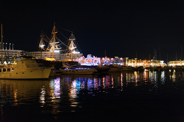 Similar image 13012438