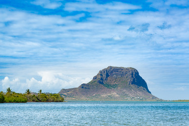 Similar image 13044187