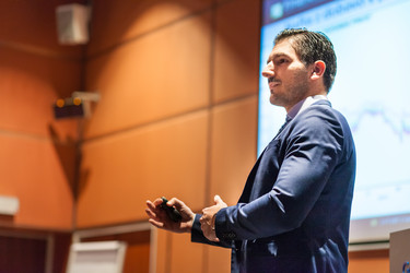 Similar image 13090037