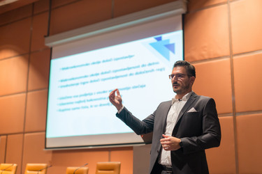 Similar image 13107834