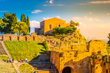 Similar image 13129943