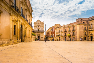 Similar image 13131368