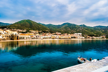 Similar image 13131276