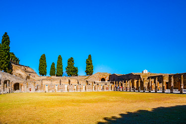 Similar image 13136064