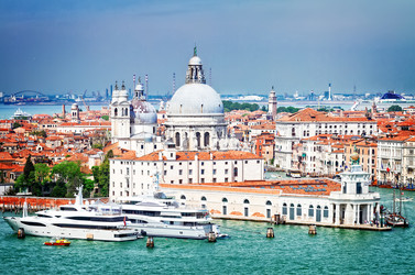 Similar image 13216296