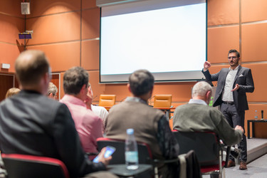 Similar image 13215341