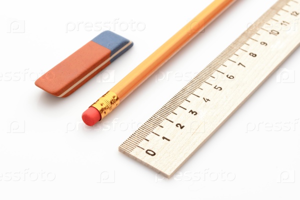 На столе лежит линейка карандаш. Деревянная линейка с карандашом. Ластик и линейка. Линейка и карандаш. Ластик карандаш.