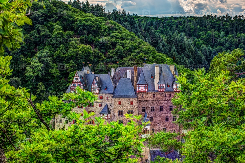 Фотография на тему Замок Эльц на земле Рейнланд-Пфальц, Германия ...