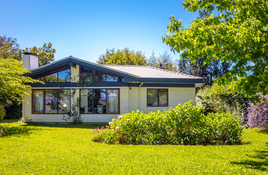 Similar image 13306175