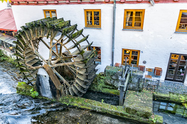 Similar image 13323215