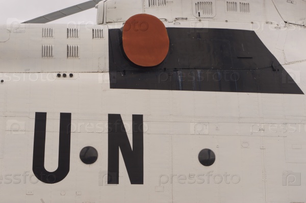 Символ Организации Объединенных Наций на вертолете