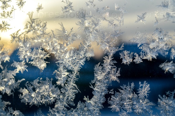 Морозный узор на окне