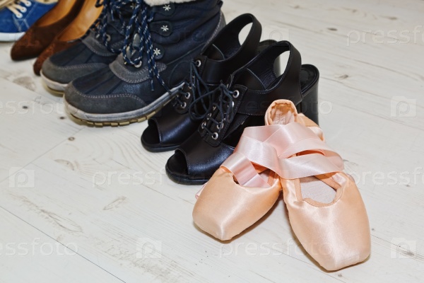 Коллекция женской обуви и балетных пуантов