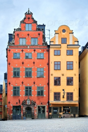 Пара домов на площади в старом городе Стокгольма - Гамла Стан. Швеция