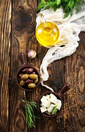 Сыр и оливки
