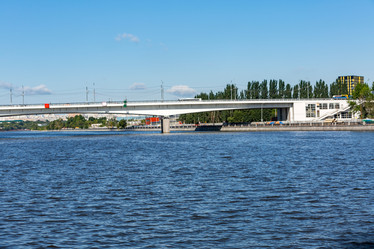 Similar image 16005188