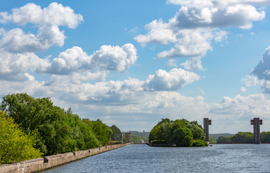 Similar image 16056436