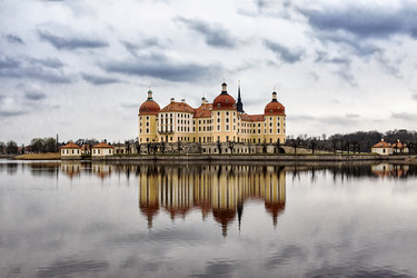 Similar image 15919115