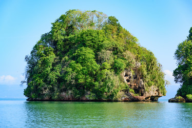 Similar image 18135751