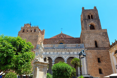 Similar image 18348019