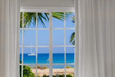 Similar image 18136373