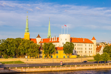 Similar image 17816014