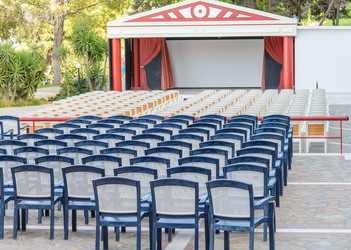 Similar image 18137621