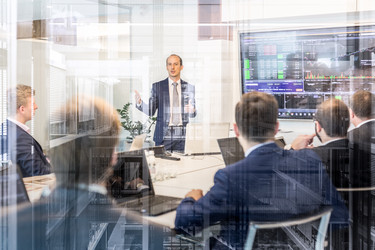 Similar image 19556351