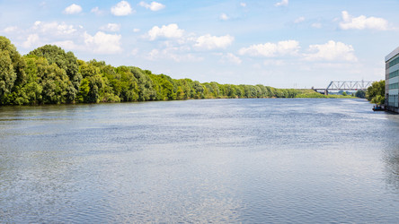 Similar image 21076315