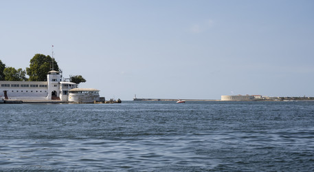 Similar image 21040588