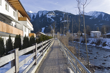 Similar image 21025680