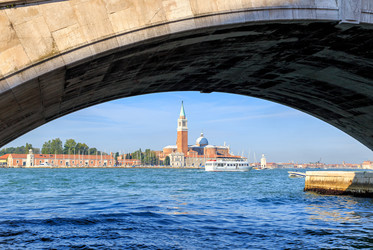 Similar image 21334099