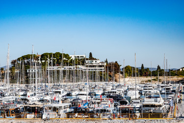 Similar image 21325046