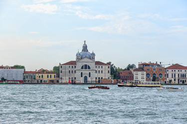 Similar image 21363919