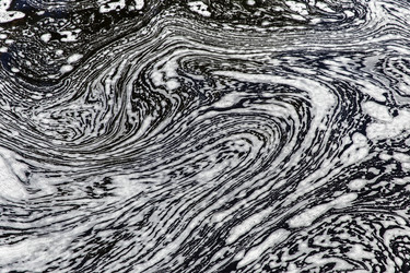 Россия. Сортировано. Пеновые разводы на воде. Вода в Рускеальских водопадах. Пенаные пятна на воде. Water at Ruskeala waterfalls - ffoto-graff