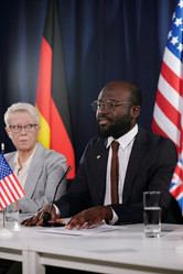 Similar image 21593336