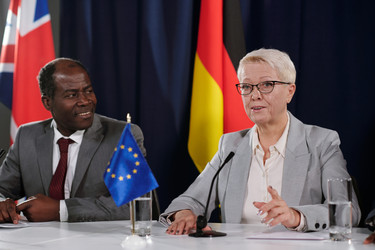 Similar image 21596235